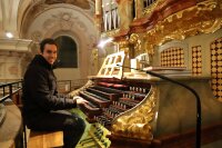 Den musikalischen Auftakt in der Asamkirche übernahm Organist Simon Sterl.